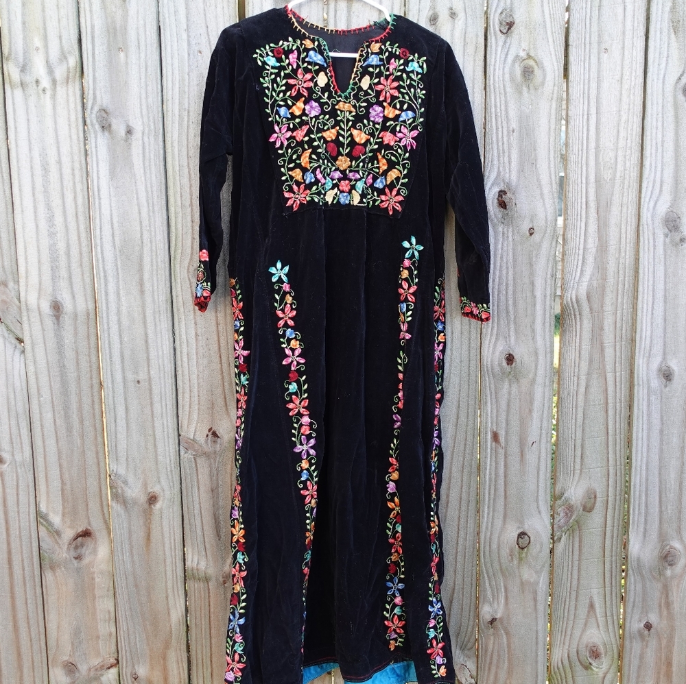 Vintage floral embroidered velvet dress